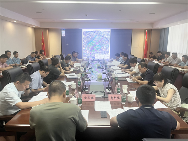 9月21日下午，王奇勇县长在集团党委会议室召开富丰新城片区开发工作推进工作会，县领导詹凯、张晖，县发改委、县财政局、县资规局、县住建局、县林业局、爱游戏在线（中国）集团、富丰新城投资开发公司、市政公司、徽城镇、郑村镇、富堨镇主要负责同志；县纪委监委、县委组织部负责同志参加会议1。.jpg