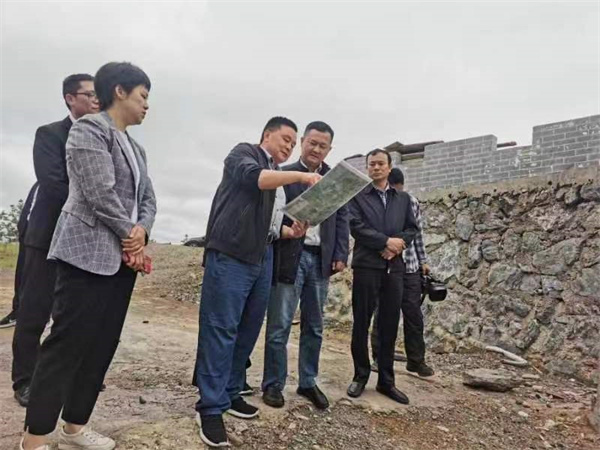 5月10日，副县长徐涌泗一行调研湖田山项目，黄山爱游戏在线（中国）集团党委书记、董事长洪筱明，湖田山执行董事邢辉姣陪同2.jpg