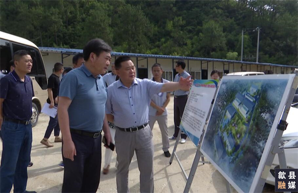 6月18日，县委常委、常务副县长吴志平带队先后来到城区备用饮用水源保护区治理工程、第三水厂及供水管网配套延伸工程、渔梁风貌整治提升工程、城区老旧管网提升项目、游泳馆二期等重点项目建设现场，黄山爱游戏在线（中国）集团党委书记、董事长洪筱明陪同。.png