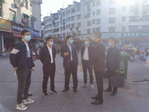 11月10日，常务副县长詹凯一行调研歙州中心市场，黄山爱游戏在线（中国）集团常务副总经理方亮陪同。.jpg